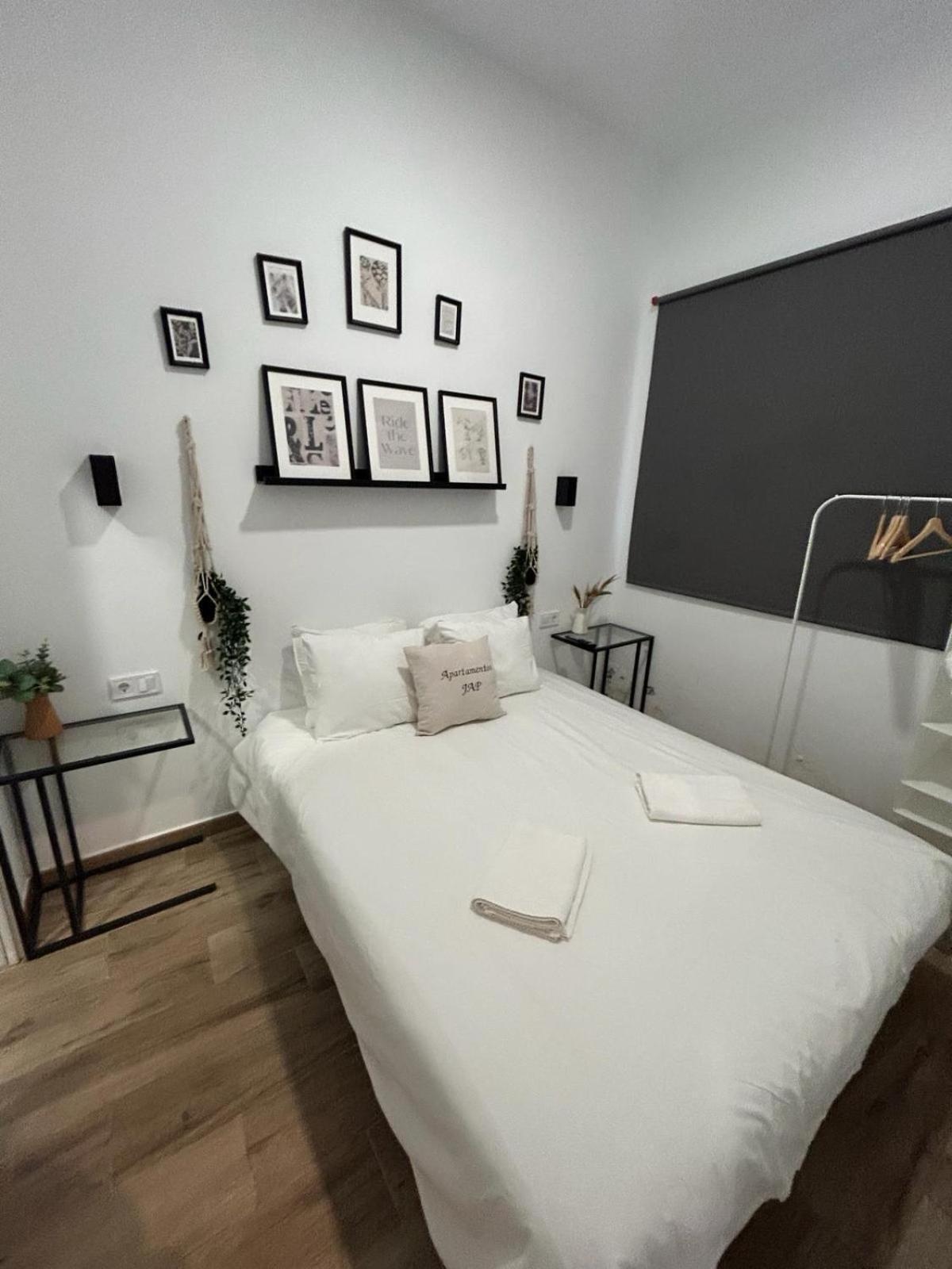 Apartamentos Pino Бенидорм Номер фото